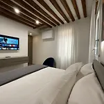 Apartment Ca'lavinia -2 Double With Private Bathrooms Venedig